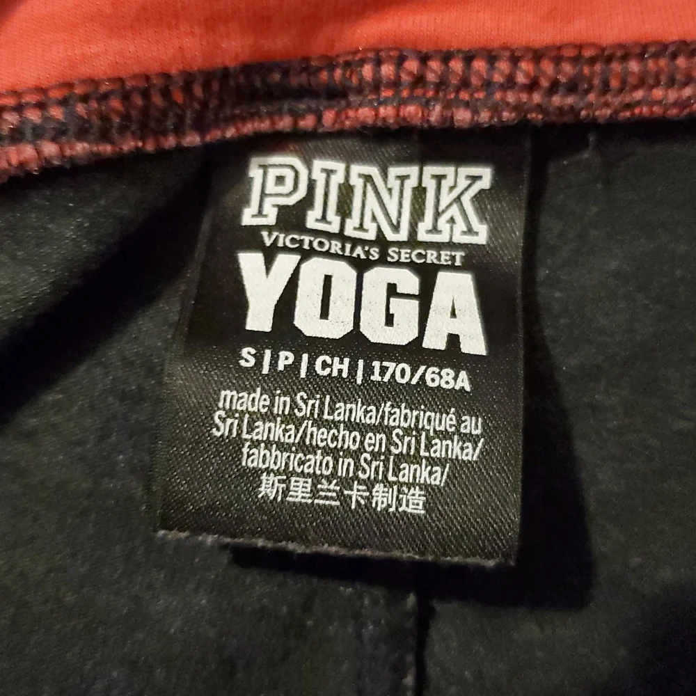 PINK Victoria's Secret Black and Red Yoga Leggings Size Small - Picture 2 of 4
